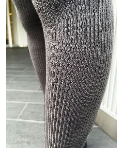 tutuanna（チュチュアンナ）の「綿混リブオーバーニーソックス52cm丈（ソックス/靴下・レディース・ネイビー/エンジ/チャコール/ブラック/オフホワイト・M）」の7枚目の写真
