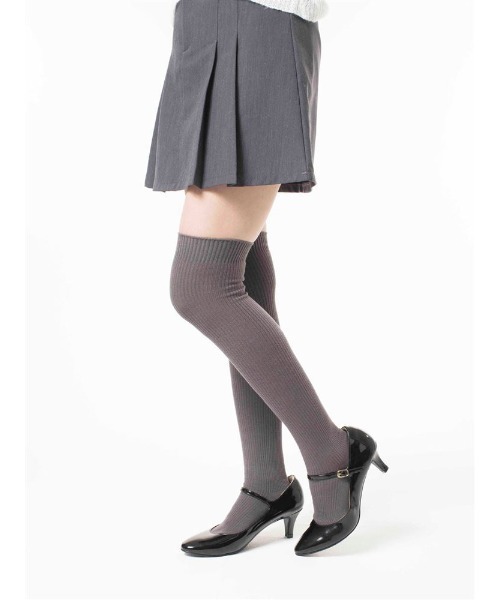 tutuanna（チュチュアンナ）の「綿混リブオーバーニーソックス52cm丈（ソックス/靴下・レディース・ネイビー/エンジ/チャコール/ブラック/オフホワイト・M）」の9枚目の写真