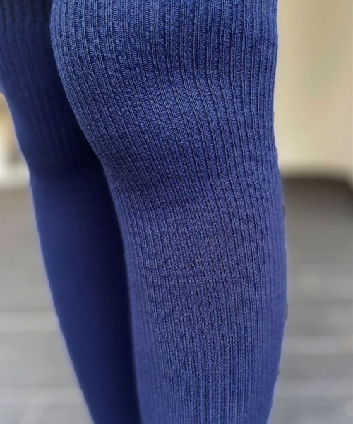 tutuanna（チュチュアンナ）の「綿混リブオーバーニーソックス52cm丈（ソックス/靴下・レディース・ネイビー/エンジ/チャコール/ブラック/オフホワイト・M）」の13枚目の写真