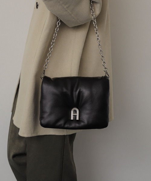 SENSE OF PLACE by URBAN RESEARCH（センスオブプレイスバイアーバンリサーチ）の「『一部WEB限定カラー』チェーンパフバッグ（ショルダーバッグ・レディース・ブラック/アイボリー/カーキ/バーガンディー・ONE）」の5枚目の写真