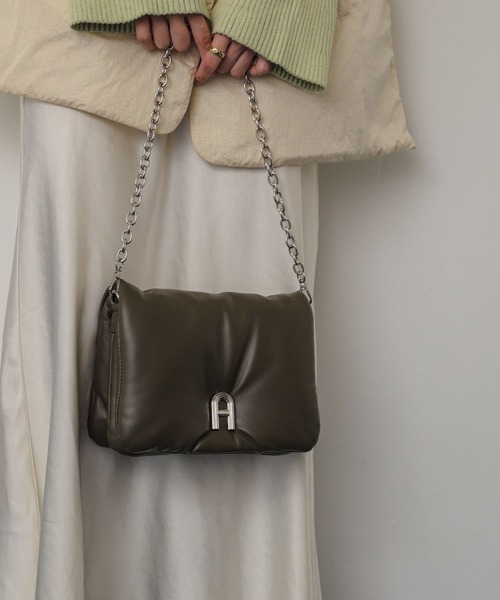 SENSE OF PLACE by URBAN RESEARCH（センスオブプレイスバイアーバンリサーチ）の「『一部WEB限定カラー』チェーンパフバッグ（ショルダーバッグ・レディース・ブラック/アイボリー/カーキ/バーガンディー・ONE）」の7枚目の写真