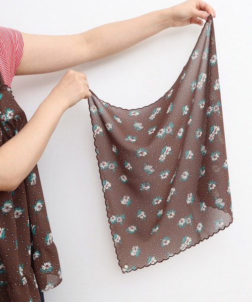 Dot＆Stripes CHILD WOMAN（ドットアンドストライプス　チャイルドウーマン）の「☆ラインフラワープリント スカラップスカーフ（バンダナ/スカーフ・レディース・レッド/ブラウン・FREE）」の2枚目の写真