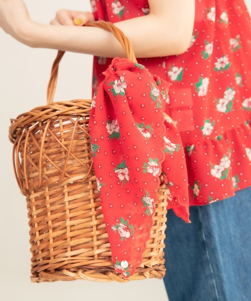 Dot＆Stripes CHILD WOMAN（ドットアンドストライプス　チャイルドウーマン）の「☆ラインフラワープリント スカラップスカーフ（バンダナ/スカーフ・レディース・レッド/ブラウン・FREE）」の3枚目の写真