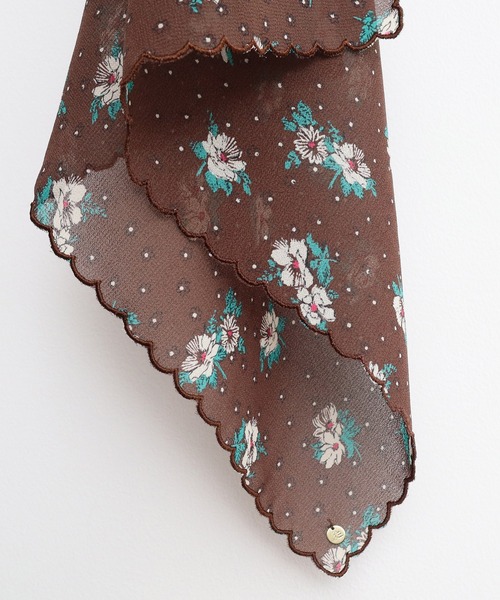 Dot＆Stripes CHILD WOMAN（ドットアンドストライプス　チャイルドウーマン）の「☆ラインフラワープリント スカラップスカーフ（バンダナ/スカーフ・レディース・レッド/ブラウン・FREE）」の13枚目の写真