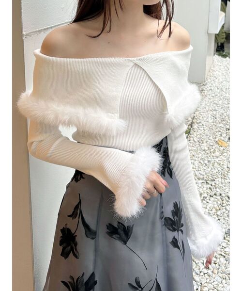 MERCURYDUO（マーキュリーデュオ）の「オフショルフェイクファー