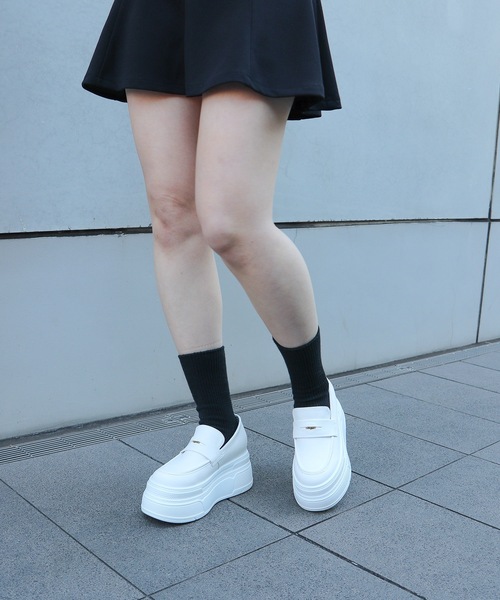 EVOL(イーボル)の「【XS-LLサイズ展開・軽量】8cm厚底コインローファー IY5735(ローファー・レディース・ホワイト/ブラック/ブラウン・L/M/S/XS/LL)」の7枚目の写真