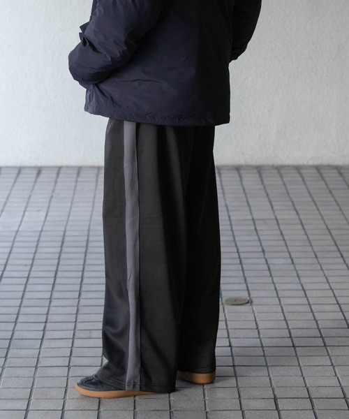 SENSE OF PLACE by URBAN RESEARCH（センスオブプレイスバイアーバンリサーチ）の「ラインジャージパンツ（その他パンツ・メンズ・ブラウン/グリーン/ブラック・MEDIUM/LARGE）」の2枚目の写真
