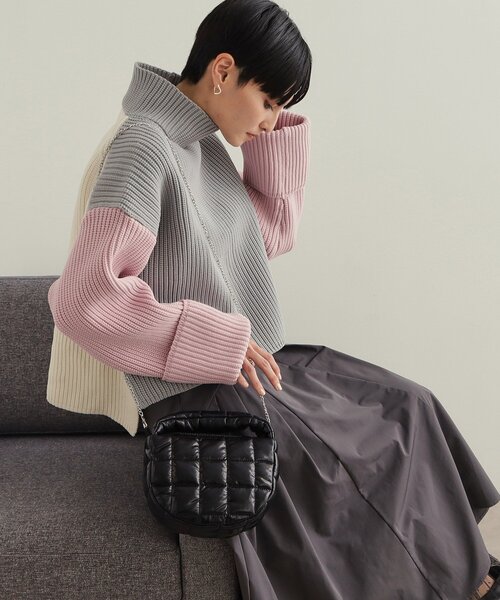 OPAQUE.CLIP(オペークドットクリップ)の「◆【2WAY】スクエアキルティングシャイニーミニショルダーバッグ(ショルダーバッグ・レディース・ライトブルー/シルバー/ブラック・00)」の4枚目の写真