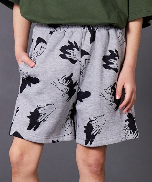 PAIRMANON STREET（ペアマノンストリート）の「【PAIRMANON STREET】裏毛 総柄 プリント ショートパンツ（その他パンツ・キッズ・ホワイト系その他2/ブラック系その他2/ブラック系その他3/ブラック系その他4/グリーン系その他/ブルー系その他/ベージュ系その他/グレー系その他/ブラック系その他/ピンク/グレー/ホワイト系その他/ブラック・90/100/110/120/130/140/150/160）」の9枚目の写真