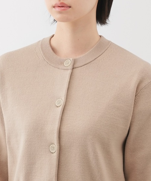 無印良品(ムジルシリョウヒン)の「婦人 洗えるニットクルーネックカーディガン(カーディガン/ボレロ・レディース・グレー/ブラック/オフホワイト/ライトピンク/グリーン・XL/L/M/S)」の14枚目の写真