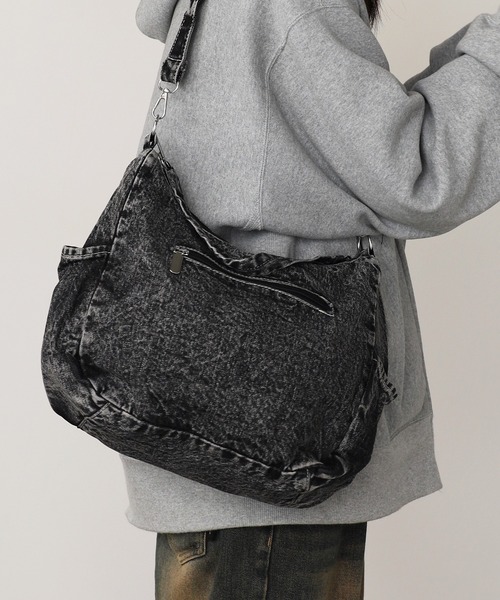 ROOPTOKYO(ループトウキョウ)の「サイドポケット付き デニム風ショルダーバッグ 2WAY(ショルダーバッグ・レディース・ブルー/ブラック・FREE)」の2枚目の写真