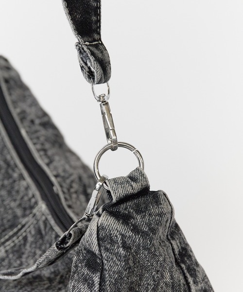 ROOPTOKYO(ループトウキョウ)の「サイドポケット付き デニム風ショルダーバッグ 2WAY(ショルダーバッグ・レディース・ブルー/ブラック・FREE)」の6枚目の写真