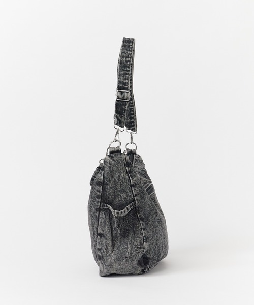 ROOPTOKYO(ループトウキョウ)の「サイドポケット付き デニム風ショルダーバッグ 2WAY(ショルダーバッグ・レディース・ブルー/ブラック・FREE)」の11枚目の写真