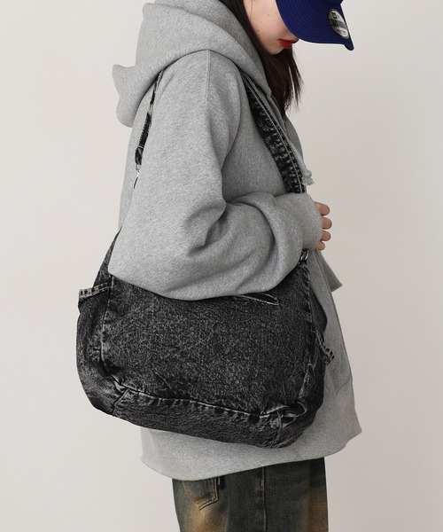 ROOPTOKYO(ループトウキョウ)の「サイドポケット付き デニム風ショルダーバッグ 2WAY(ショルダーバッグ・レディース・ブルー/ブラック・FREE)」の15枚目の写真
