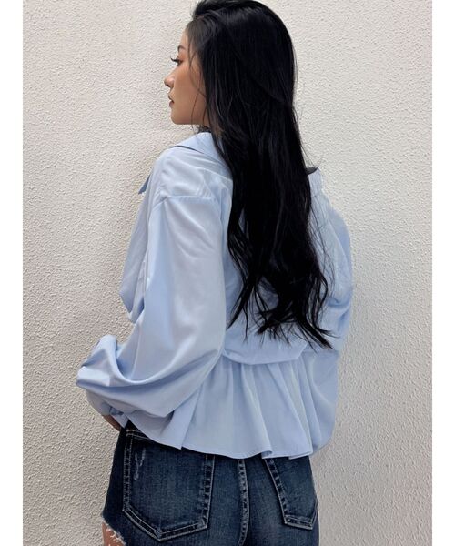 GYDA(ジェイダ)の「キャミレイヤードオフショルペプラムシャツ(シャツ/ブラウス・レディース・オフホワイト/ブルー・FREE)」の8枚目の写真