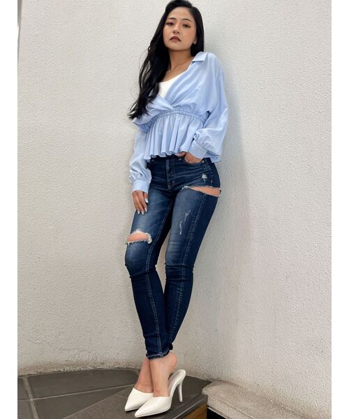 GYDA(ジェイダ)の「キャミレイヤードオフショルペプラムシャツ(シャツ/ブラウス・レディース・オフホワイト/ブルー・FREE)」の9枚目の写真