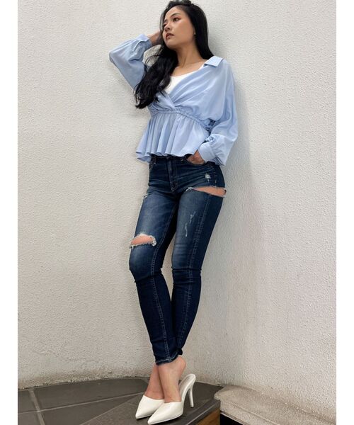 GYDA(ジェイダ)の「キャミレイヤードオフショルペプラムシャツ(シャツ/ブラウス・レディース・オフホワイト/ブルー・FREE)」の10枚目の写真