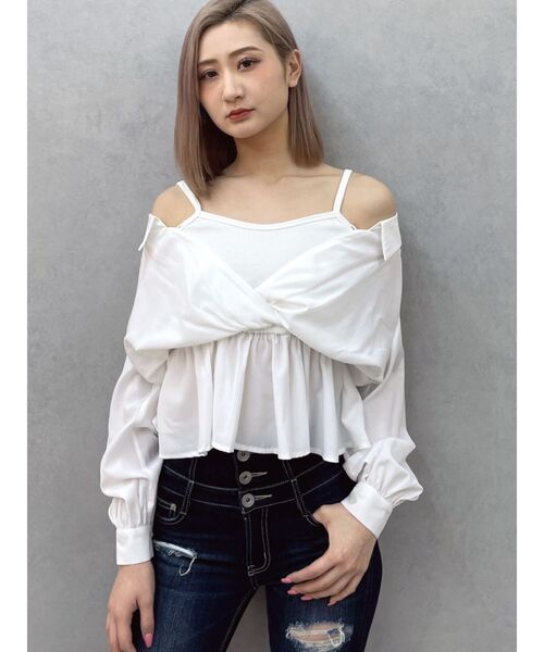 GYDA(ジェイダ)の「キャミレイヤードオフショルペプラムシャツ(シャツ/ブラウス・レディース・オフホワイト/ブルー・FREE)」の12枚目の写真