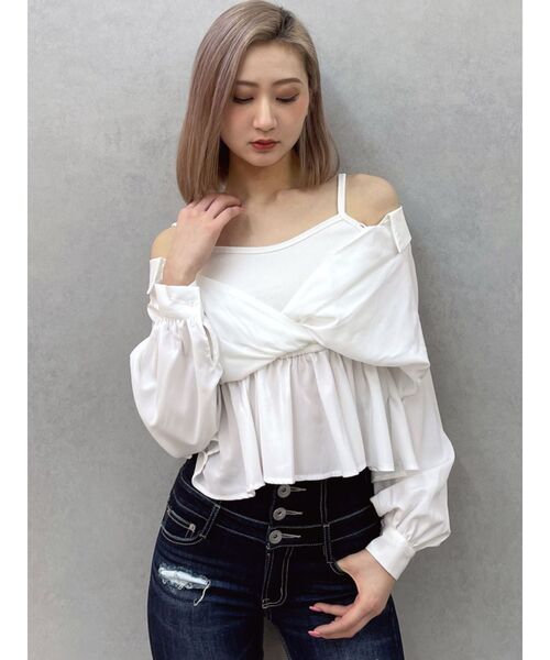 GYDA(ジェイダ)の「キャミレイヤードオフショルペプラムシャツ(シャツ/ブラウス・レディース・オフホワイト/ブルー・FREE)」の13枚目の写真