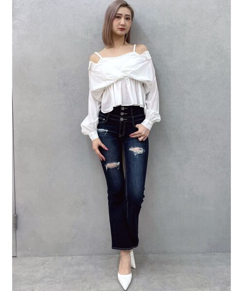 GYDA(ジェイダ)の「キャミレイヤードオフショルペプラムシャツ(シャツ/ブラウス・レディース・オフホワイト/ブルー・FREE)」の15枚目の写真