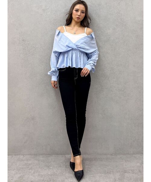 GYDA(ジェイダ)の「キャミレイヤードオフショルペプラムシャツ(シャツ/ブラウス・レディース・オフホワイト/ブルー・FREE)」の17枚目の写真