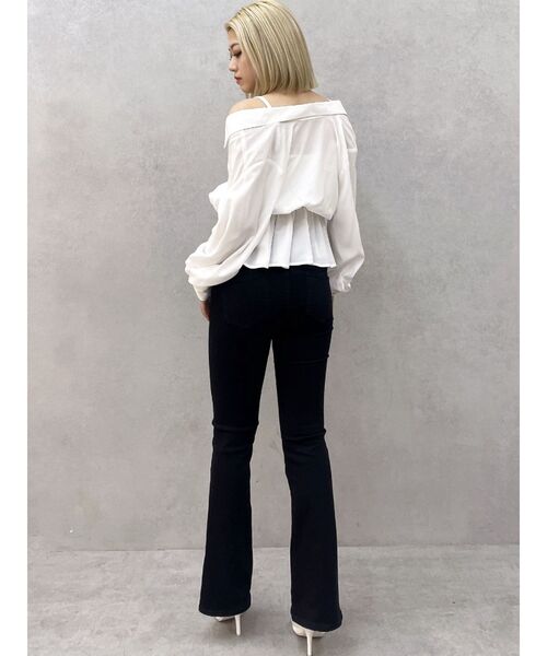 GYDA(ジェイダ)の「キャミレイヤードオフショルペプラムシャツ(シャツ/ブラウス・レディース・オフホワイト/ブルー・FREE)」の21枚目の写真