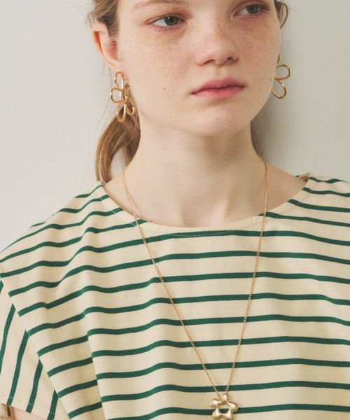 Unitage(ユニテージ)の「フラワーモチーフネックレス(ネックレス・レディース・シルバー/ゴールド・FREE)」の4枚目の写真