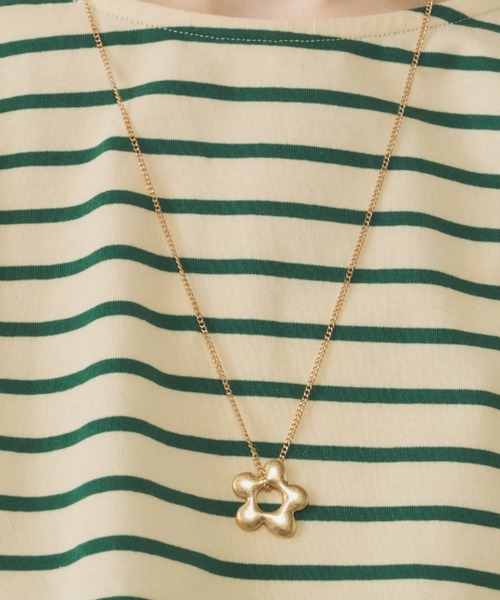 Unitage(ユニテージ)の「フラワーモチーフネックレス(ネックレス・レディース・シルバー/ゴールド・FREE)」の6枚目の写真