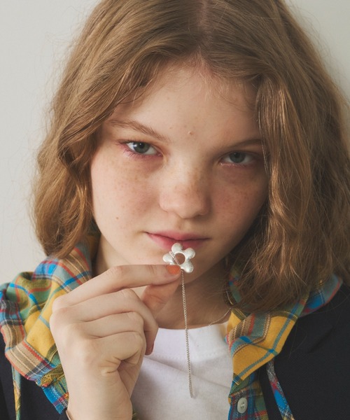 Unitage(ユニテージ)の「フラワーモチーフネックレス(ネックレス・レディース・シルバー/ゴールド・FREE)」の8枚目の写真