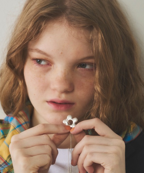 Unitage(ユニテージ)の「フラワーモチーフネックレス(ネックレス・レディース・シルバー/ゴールド・FREE)」の15枚目の写真