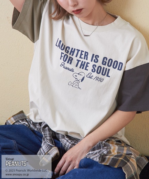 CUBE SUGAR（キューブシュガー）の「PEANUTS(ピーナッツ)21/-OE天竺スヌーピーTシャツ（Tシャツ/カットソー・レディース・ナチュラル/カーキ/マルチ/スミクロ/レッド・M）」の20枚目の写真
