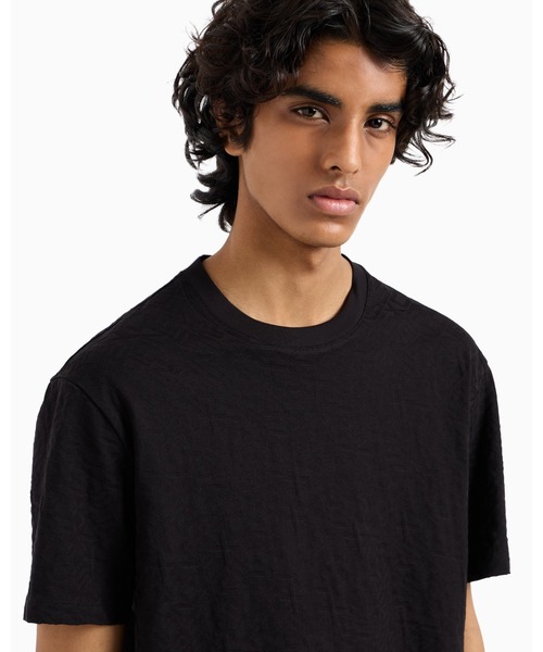 ARMANI EXCHANGE（アルマーニエクスチェンジ）の「【A|X アルマーニ エクスチェンジ】オールオーバージャカードロゴ 半袖クルーネックTシャツ/REGULAR（Tシャツ/カットソー・メンズ・ホワイト/ブラック・X-SMALL/XX-LARGE/X-LARGE/LARGE/MEDIUM/SMALL）」の10枚目の写真