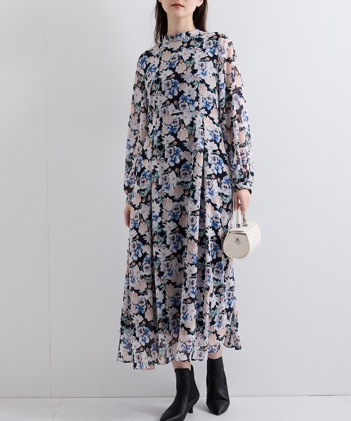 QUEENS COURT（クイーンズコート）の「フラワーシアーワンピース≪洗濯機で洗える≫（ワンピース・レディース・パープル/ピンク/ネイビー・M）」の2枚目の写真