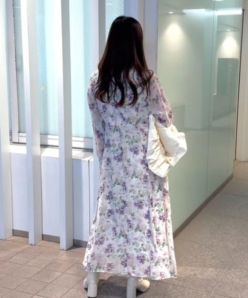 QUEENS COURT（クイーンズコート）の「フラワーシアーワンピース≪洗濯機で洗える≫（ワンピース・レディース・パープル/ピンク/ネイビー・M）」の7枚目の写真