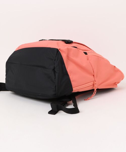 BURTON（バートン）の「Kilo 2.0 27L Backpack（バックパック/リュック・メンズ・ピンク/ホワイト系その他・FREE）」の4枚目の写真