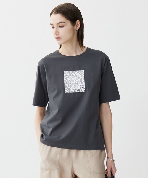 ICB(アイシービー)の「ロゴTEE(Tシャツ/カットソー・レディース・ブラック系/アイボリー系/グレー系1/アイボリー系1・SMALL/MEDIUM/X-SMALL)」の2枚目の写真