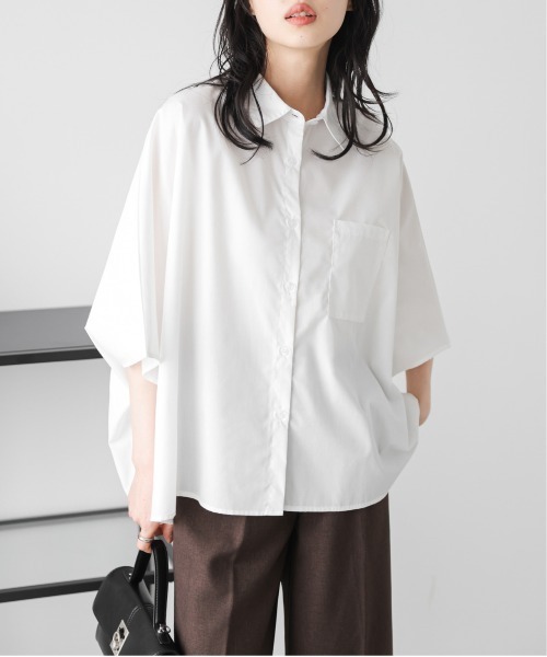 La-gemme(ラジェム)の「ポンチョシルエット シャツブラウス(シャツ/ブラウス・レディース・ブラック/ホワイト・フリー)」の1枚目の写真