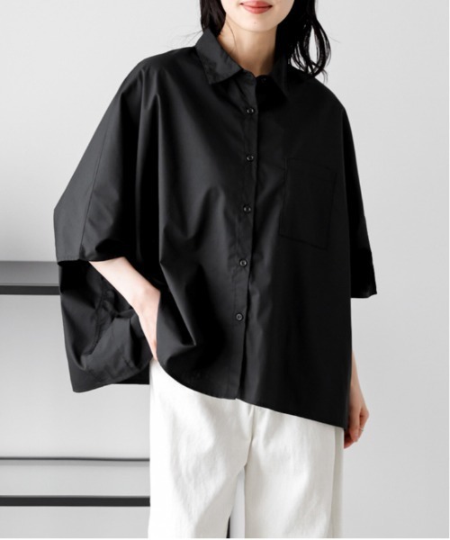 La-gemme(ラジェム)の「ポンチョシルエット シャツブラウス(シャツ/ブラウス・レディース・ブラック/ホワイト・フリー)」の2枚目の写真
