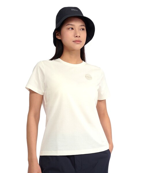 AIGLE(エーグル)の「UVカット スリムフィット ロゴプリント半袖Tシャツ(Tシャツ/カットソー・レディース・ホワイト/ダークブルー・S/M/L)」の2枚目の写真