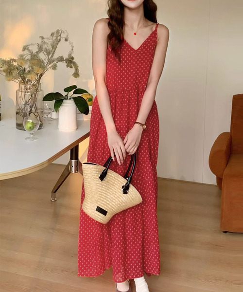 DAY CLOSET(デイ クローゼット)の「【裏地付き/シワになりにくい】小花柄 Vネック ティアード Aライン ワンピース レディース(ワンピース・レディース・ブラック/レッド/ホワイト・FREE)」の7枚目の写真