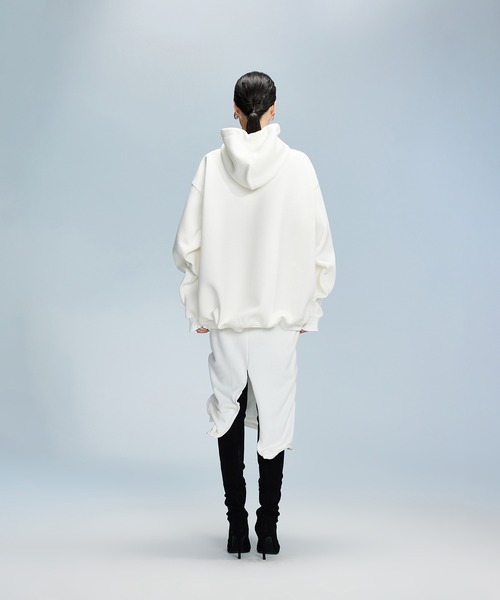 JNBY(ジェーエヌビーワイ)の「Oversized Wire Hoodie / ワイヤーフーディー(パーカー・レディース・ホワイト/ブラック/グレー・36/34/38)」の10枚目の写真