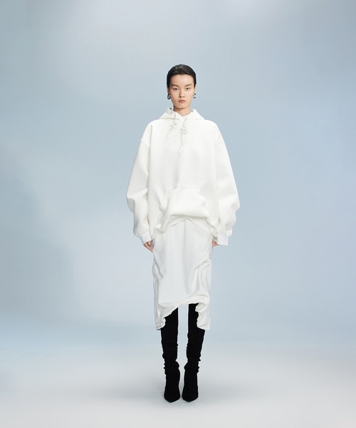 JNBY(ジェーエヌビーワイ)の「Oversized Wire Hoodie / ワイヤーフーディー(パーカー・レディース・ホワイト/ブラック/グレー・36/34/38)」の11枚目の写真