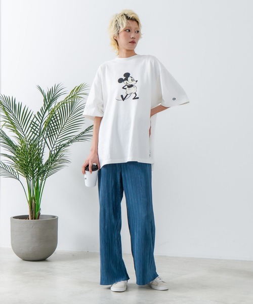 DISCUS(ディスカス)の「【DISCUS/ディスカス×Disney/ディズニー】グラフィックプリントTシャツ(Tシャツ/カットソー・レディース・ホワイト系その他/ブラック系その他/ホワイト系その他4/ブラック系その他2/ホワイト系その他2/ホワイト系その他3/ブラック系その他3/ブラック系その他4・MEDIUM/LARGE)」の14枚目の写真