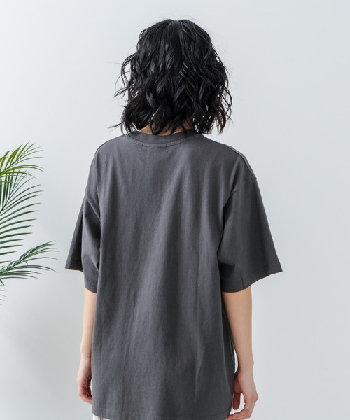 DISCUS(ディスカス)の「【DISCUS/ディスカス×Disney/ディズニー】グラフィックプリントTシャツ(Tシャツ/カットソー・レディース・ホワイト系その他/ブラック系その他/ホワイト系その他4/ブラック系その他2/ホワイト系その他2/ホワイト系その他3/ブラック系その他3/ブラック系その他4・MEDIUM/LARGE)」の16枚目の写真