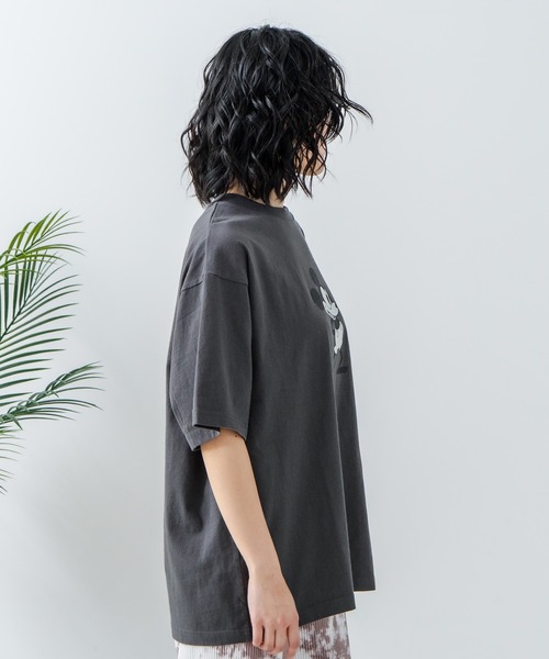 DISCUS(ディスカス)の「【DISCUS/ディスカス×Disney/ディズニー】グラフィックプリントTシャツ(Tシャツ/カットソー・レディース・ホワイト系その他/ブラック系その他/ホワイト系その他4/ブラック系その他2/ホワイト系その他2/ホワイト系その他3/ブラック系その他3/ブラック系その他4・MEDIUM/LARGE)」の18枚目の写真