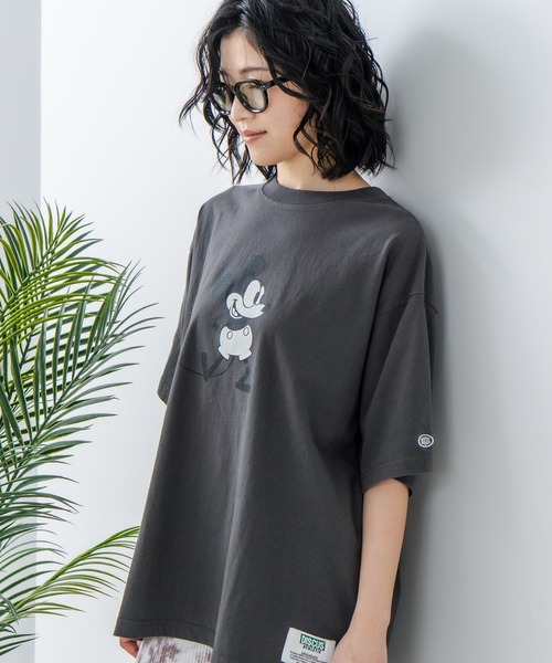 DISCUS(ディスカス)の「【DISCUS/ディスカス×Disney/ディズニー】グラフィックプリントTシャツ(Tシャツ/カットソー・レディース・ホワイト系その他/ブラック系その他/ホワイト系その他4/ブラック系その他2/ホワイト系その他2/ホワイト系その他3/ブラック系その他3/ブラック系その他4・MEDIUM/LARGE)」の12枚目の写真