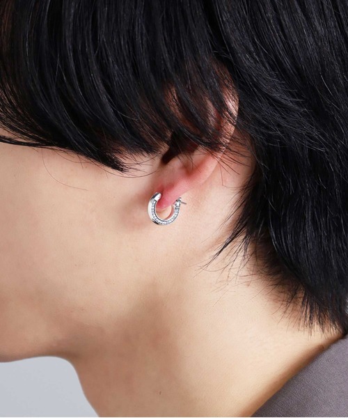 LION HEART(ライオンハート)の「【生産終了モデル】“for Gift”クロッシングピアス(サイドストーン)/シルバー925【LION HEART / ライオンハート】(ピアス(片耳用)・メンズ・シルバー×キュービック・ONE SIZE)」の9枚目の写真