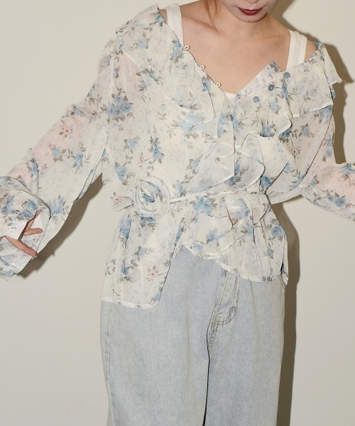 VIVID LADY(ビビッドレディー)の「花柄 シアーブラウス 長袖 チョーカー付 2WAY(シャツ/ブラウス・レディース・ピンク/イエロー/ブルー・FREE)」の2枚目の写真