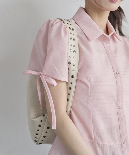 UNE MANSION（ユヌマンション）の「【ショルダーバッグ/ハンドバッグ】2WAYユニークシルバースタッズボックスバッグ（ショルダーバッグ・レディース・アイボリー/ブラック/ブラウン/ピンク・ONE SIZE）」の5枚目の写真