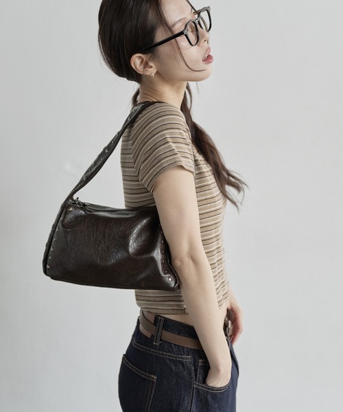 UNE MANSION（ユヌマンション）の「【ショルダーバッグ/ハンドバッグ】2WAYユニークシルバースタッズボックスバッグ（ショルダーバッグ・レディース・アイボリー/ブラック/ブラウン/ピンク・ONE SIZE）」の13枚目の写真